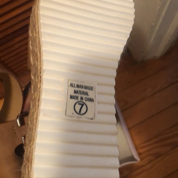 Soda sandals size 7 - Picture 2 of 5